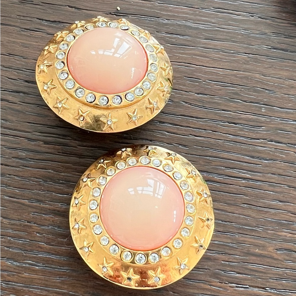 Vintage Chanel earrings. Pink rhinestone and gold stunning